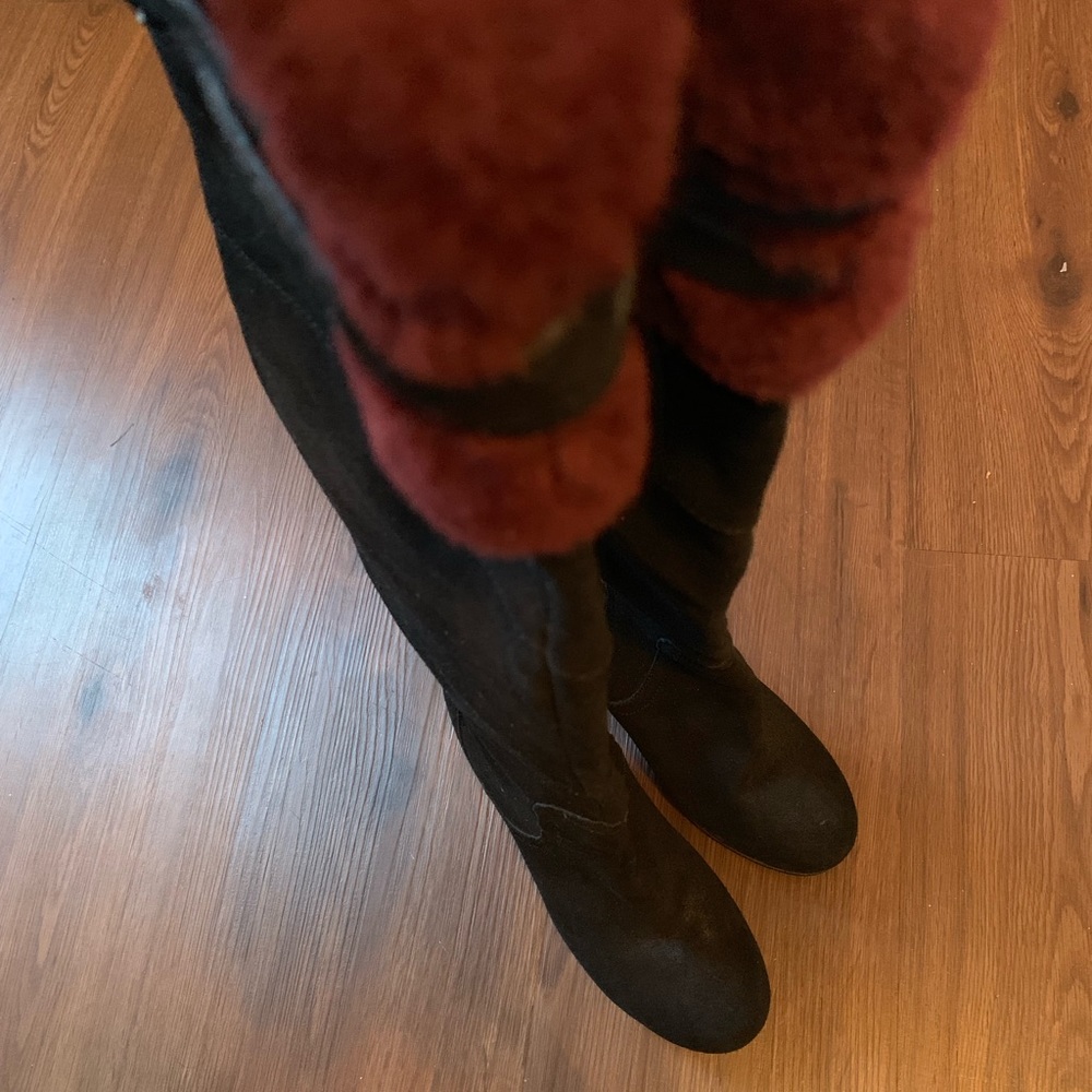 UGG Boots - Picture 3 of 5